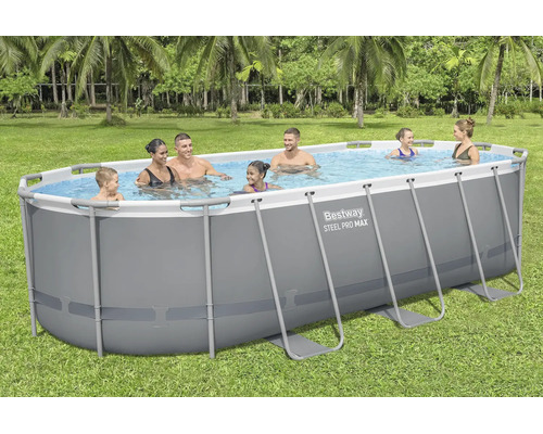 Bestway Steel Pro Max Ovalpool mit Stahlrahmen im Garten mit einer Familie beim Schwimmen.