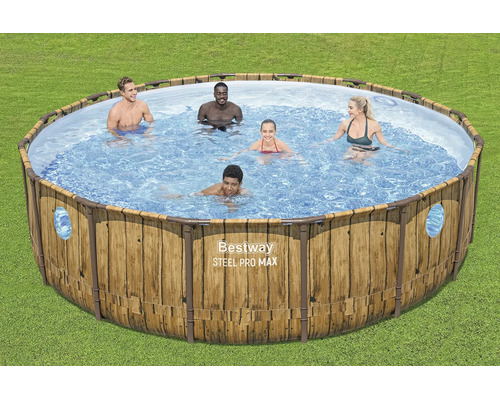Bestway Steel Pro MAX runder Aufstellpool in Holzoptik mit fünf Personen im Wasser auf einer Rasenfläche.