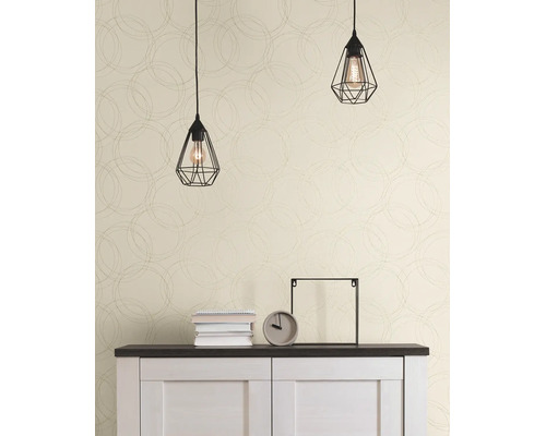 Helle Vliestapete mit geometrischem Kreismuster in einem modern eingerichteten Raum mit Sideboard und zwei schwarzen Pendelleuchten.