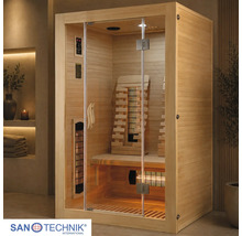 Infrarotkabine aus hellem Holz mit Glastür, Sitzbank und Infrarotstrahlern in einem modernen Wellnessbereich. Sanotechnik Logo.