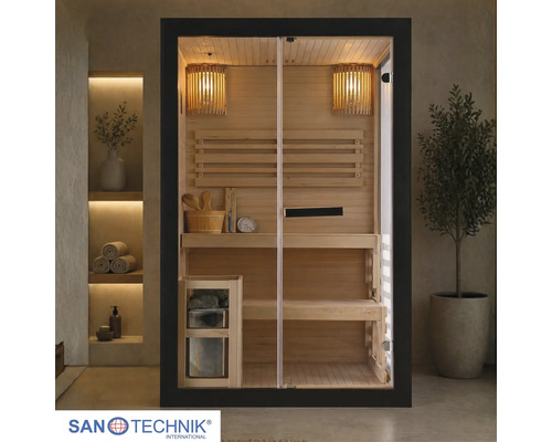 Moderne Sauna aus Holz mit Glasfront, Holzbänken, Beleuchtung und Saunazubehör. Sanotechnik International Logo.