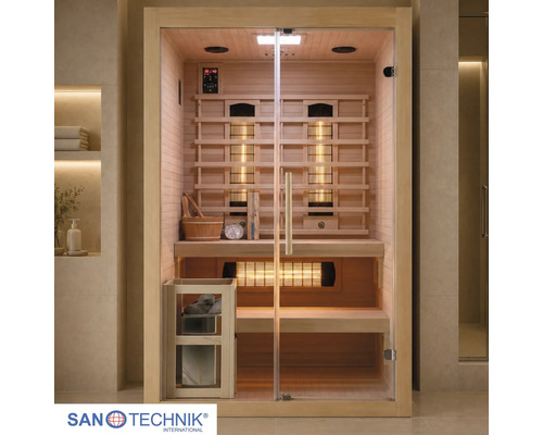 Helle, moderne Infrarotkabine aus Holz mit Glasfront, zwei Sitzbänken, Infrarotstrahlern und Saunazubehör. Sanotechnik Logo.