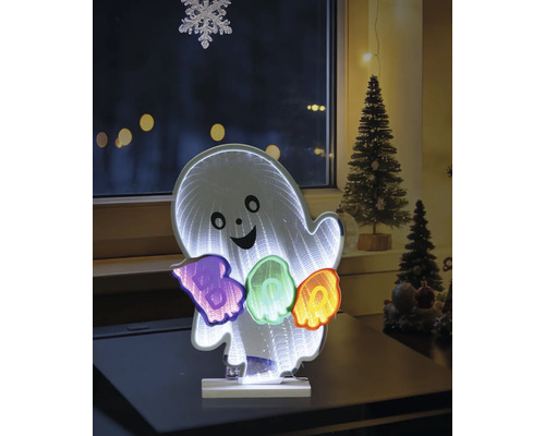 LED-Halloween-Dekoration Gespenst mit Infinity-Spiegeleffekt und BOO-Schriftzug in bunten Buchstaben, stehend auf einem Tisch in einem Zimmer.