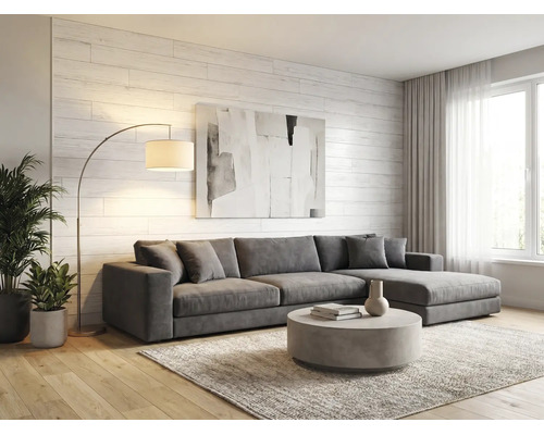 Helles Wohnzimmer mit grauer Eckcouch, rundem Couchtisch, Bogenlampe und weißer Holzwand. Moderner Stil mit Parkettboden und Teppich.