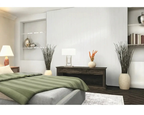 Modernes Schlafzimmer mit weißer Wandvertäfelung, dunklem Sideboard und Tischleuchten. Im Vordergrund ein Bett mit grün gestreifter Bettwäsche.