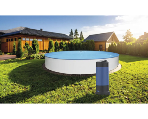 Runder weißer Swimmingpool in einem sonnigen Garten mit einer Poolheizung im Vordergrund auf dem Rasen.