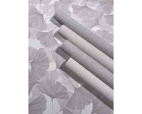 Tapetenrollen mit Ginkgoblatt-Muster und Leinenstruktur.
