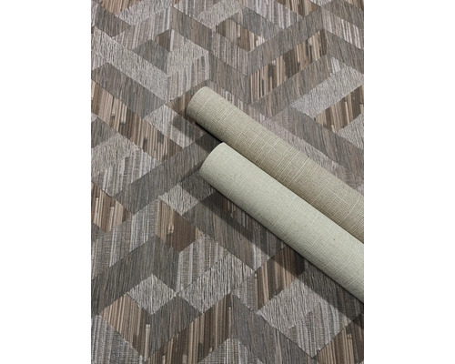 Tapete mit geometrischem Zickzack-Muster und zwei Tapetenrollen mit Textur.
