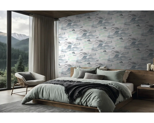 Modernes Schlafzimmer mit Holzbett, Tapete mit Landschaftsmuster und großem Fenster mit Blick auf eine Gebirgslandschaft.