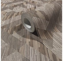 Vliestapete mit geometrischem Zickzack-Muster und Textilstruktur, beige und braun, Tapetenrolle.