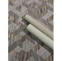 Tapete mit geometrischem Zickzack-Muster und zwei Tapetenrollen mit Textur.