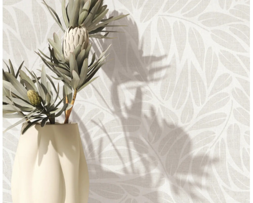 Helle Vliestapete mit Blattmuster in Leinenoptik, modernes Wanddesign.