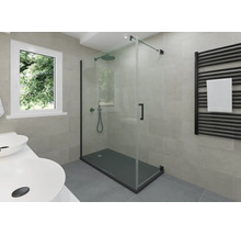 Modernes Bad mit begehbarer Glasdusche, schwarzen Profilen und Duschwanne. Schwarzer Handtuchheizkörper, weiße Aufsatzwaschbecken und graue Fliesen.