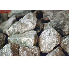 Graue, raue und kantige Saunasteine aus Naturstein zur Verwendung im Saunaofen.