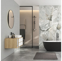 Geräumiges, modernes Badezimmer mit freistehender schwarzer Badewanne, Holz-Waschtisch mit weißem Becken, ovalem Spiegel und begehbarer Dusche.