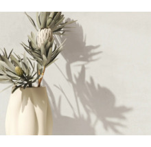 Keramikvase mit getrockneten Protea-Blüten und Blättern, Dekoration für den Innenbereich.