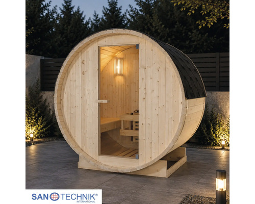Runde Fasssauna aus Holz mit Glastür und dunklem Dach, beleuchteter Innenraum mit Holzbänken auf einer Terrasse. Sanotechnik Logo.