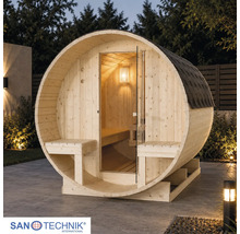Sanotechnik Fasssauna aus Holz mit Glastür und Außenbänken in einem modern beleuchteten Garten. Sanotechnik International Logo.