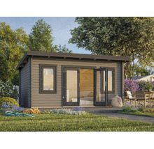 Modernes Gartenhaus aus Holz mit Pultdach, Glas-Doppeltür und Fenstern in einem bepflanzten Garten mit Sitzbereich.