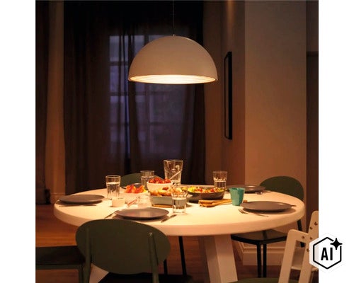 Moderne halbkugelförmige Hängeleuchte über einem runden Esstisch in einem gemütlich beleuchteten Esszimmer mit gedecktem Tisch (Image AI modified or generated)