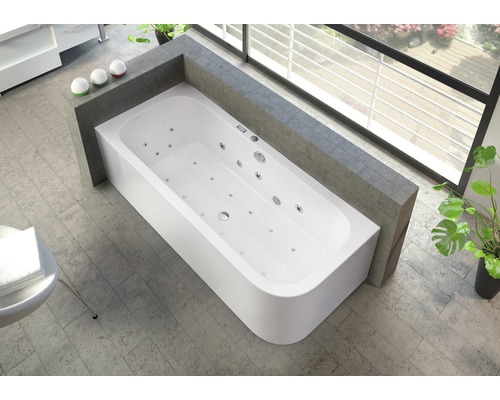 Modernes Badezimmer mit eingelassener Whirlpool Badewanne