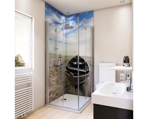 Badezimmer mit Duschkabine, Waschbecken und Toilette