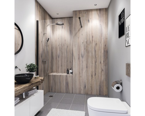 Duschrückwand Breuer Decodesign 1500x2550x3 mm Dekor Eiche Landhaus Badezimmer mit Dusche, Waschtisch und Toilette in hellem Holzdekor