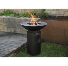 Feuerstelle mit Grillfunktion im Garten