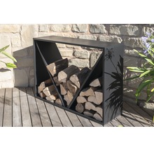 Brennholzregal aus Metall mit Holzscheiten auf einer Terrasse