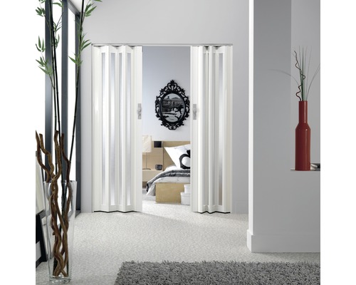 Zimmeransicht mit weißer Falttür als Raumteiler