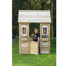 Spielhaus aus Holz mit Kind im Garten