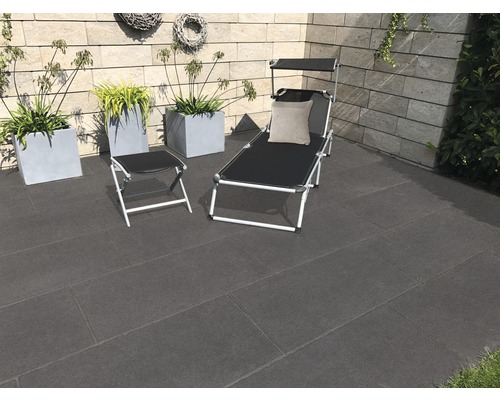 FLAIRSTONE Beton Terrassenplatte New Jersey schwarz-basalt 100 cm x 50 cm x 5 cm gefast