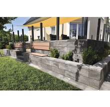 Gartengestaltung mit Pflanzsteinen und Sitzgelegenheiten