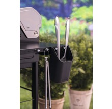 Grill mit Grillzange und Behälter für Grillwerkzeug