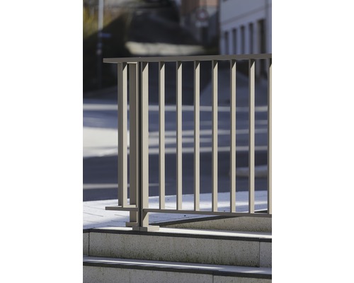 Geländer aus Metall auf einer Treppe
