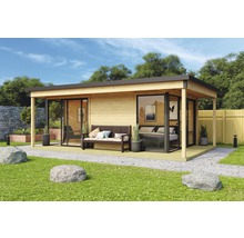 Modernes Gartenhaus mit Holzverkleidung, Glasfronten und Terrasse in einer grünen Gartenumgebung.