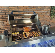 Edelstahlgrill mit Geflügel, Mais, Fleisch, Gemüse und Schaschlikspießen