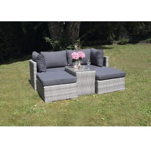 Gartenlounge-Set aus Polyrattan mit Tisch auf Rasen