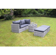 Graue Gartenlounge-Gruppe mit Tisch und Hocker im Garten