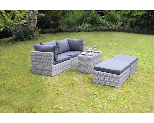 Graue Gartenlounge-Gruppe mit Tisch und Hocker im Garten