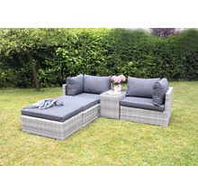 Gartensitzgruppe aus Rattan mit Auflagen und Tisch im Garten