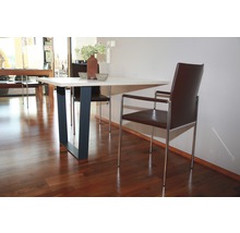 Esstisch mit Stühlen im Essbereich