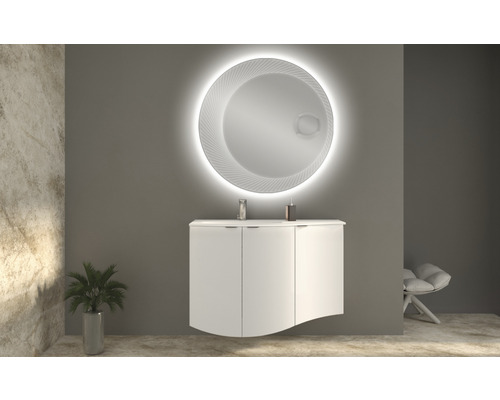 Badezimmer mit Waschbeckenunterschrank und beleuchtetem Spiegel