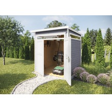 Garten Szene mit Gerätehaus aus Holz mit geöffneten Türen, Gartengeräten und Rasenmäher