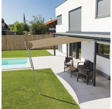 Terrasse mit Sonnensegel, Gartenmöbeln und Pool für entspannte Stunden im Freien