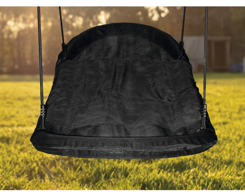 Schwarze Hängeschaukel mit Seilen im Garten