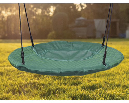 Runde grüne Hängeschaukel mit schwarzen Seilen für den Garten