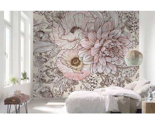 Schlafzimmer mit großflächiger Blumentapete mit Mohnblumen und Dahlien