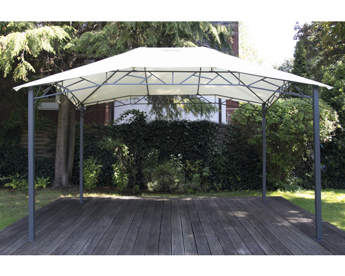 Pavillon mit Stoffdach auf einer Terrasse