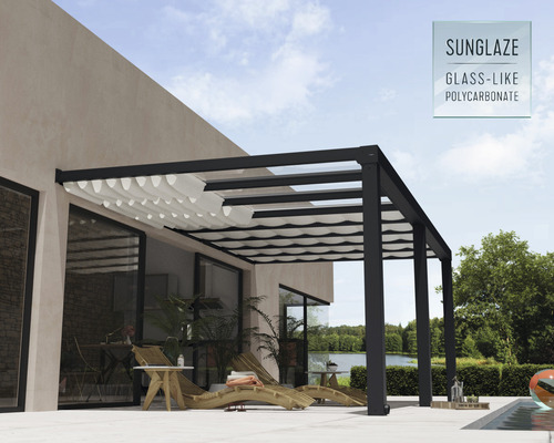 Terrasse mit Pergola und Sonnenschutzsegel für den Außenbereich